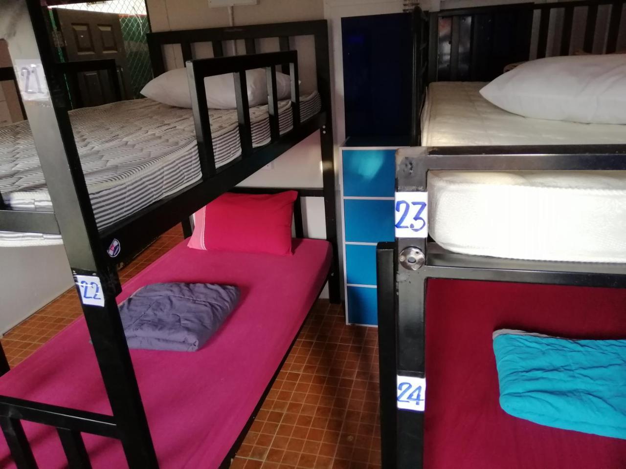 Neverland Dorm Phi Phi Don Exterior photo
